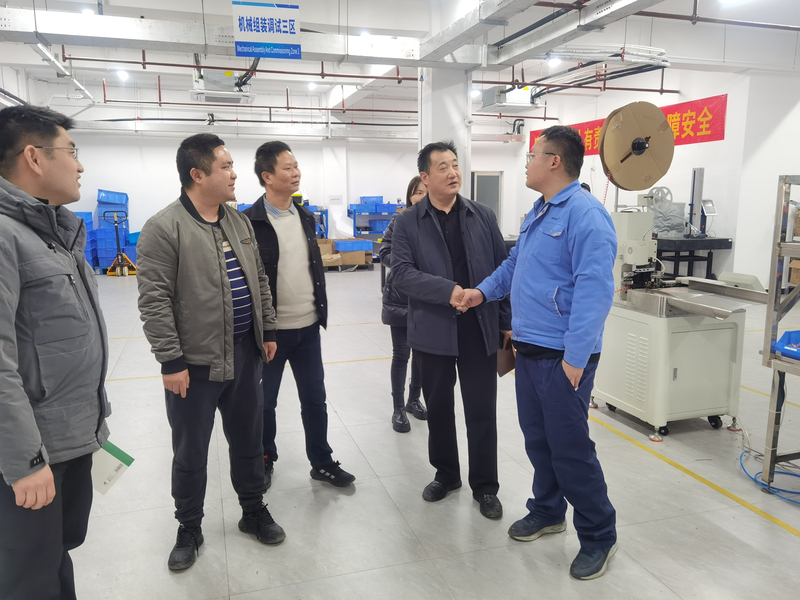 1680138429669012236.jpg 4、看望在金升阳实习、就业的学生.jpg